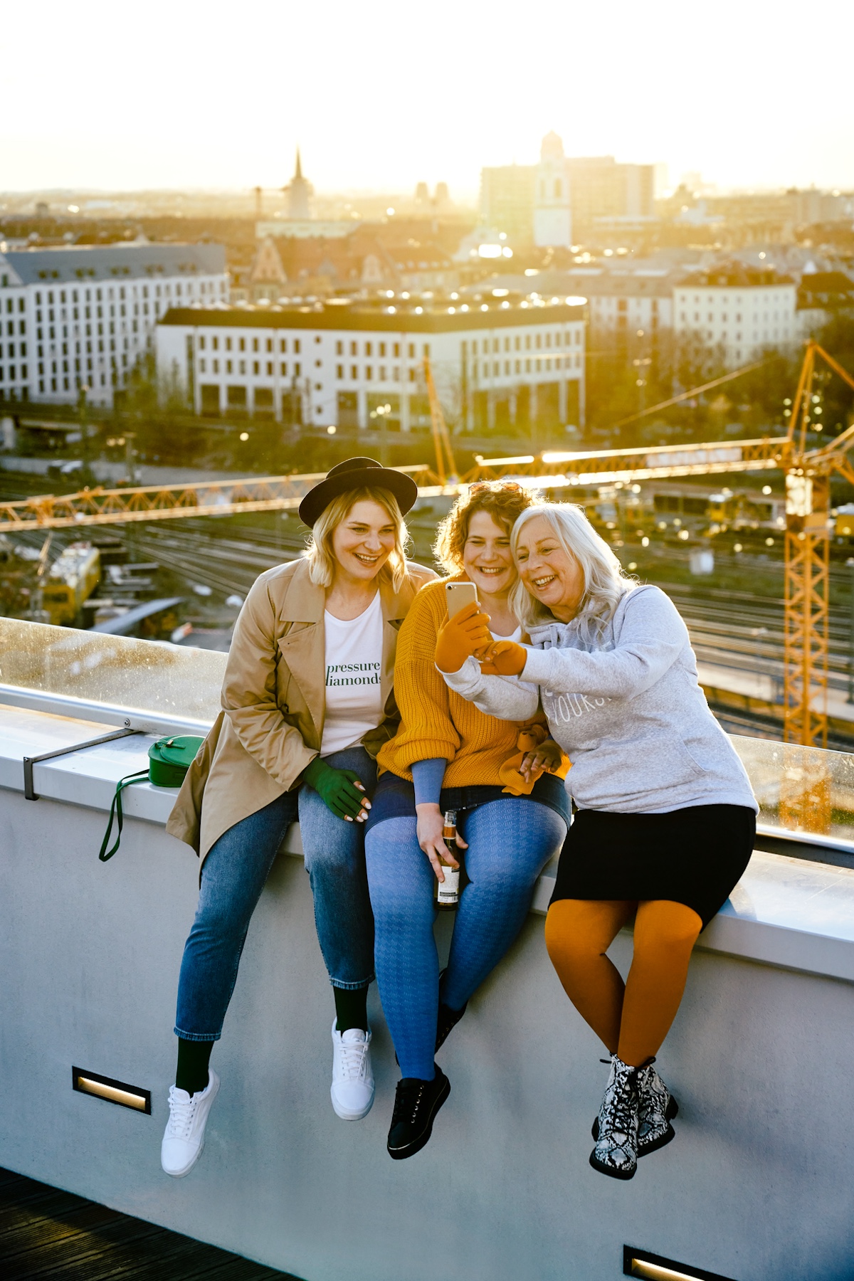 mv-550-mango-avocado-blue-jeans-rooftop-terrace-IM-07871-KEY